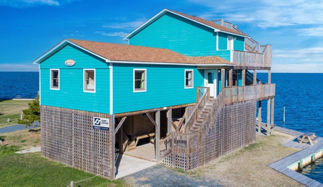 Soundfront Dog Friendly w/Hot Tub, Private Boat Dock, Ping Pong, Outdoor Bar