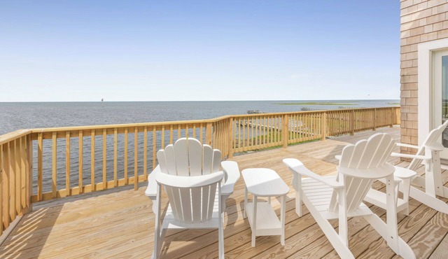 Soundfront Dog Friendly w/Pool, Hot Tub, Elevator, Private Windsports Access