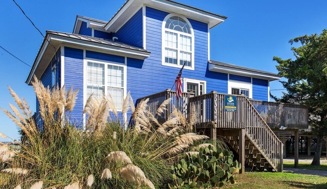 Soundfront Getaway w/Hot Tub – Dog Friendly