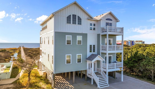 Soundfront home, private dock, pool, hot tub, theater, kiteboarding haven ★