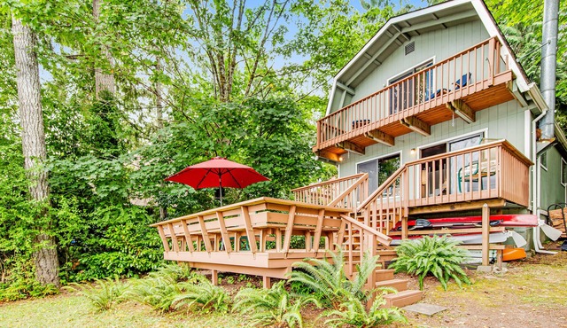 Soundfront Home w/3 Decks, Kayaks, Shared Dock & Water Views - 2 Dogs OK