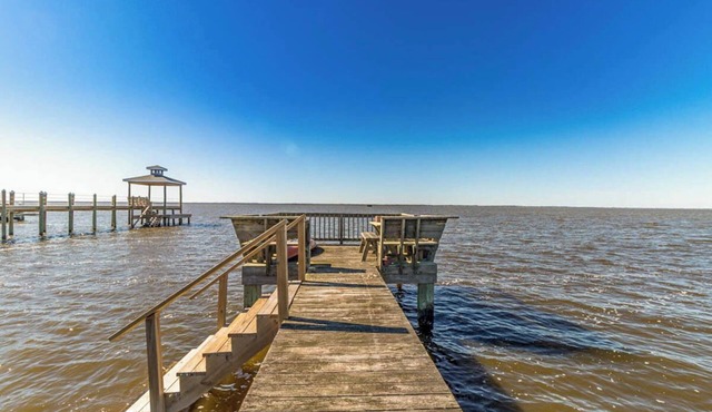 Soundfront pet-friendly Corolla home w/ private pool & hot tub!