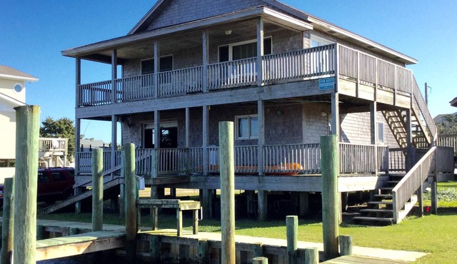 Soundfront Property With Gorgeous Sunsets And Easy Access For Water Sports!