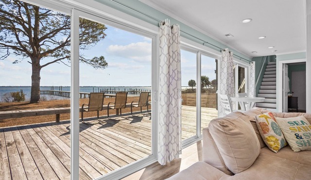 Soundfront Retreat – Private Dock, Large Deck & Waterfront Views