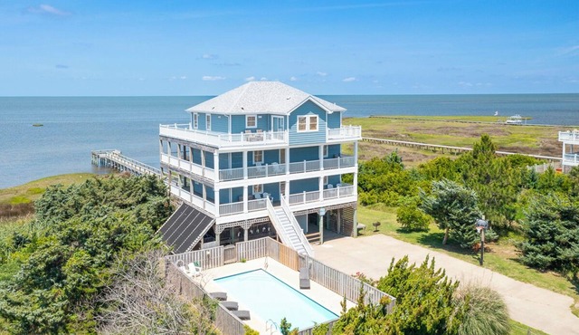 Soundfront serenity with a private dock at Blue Horizon in Salvo!