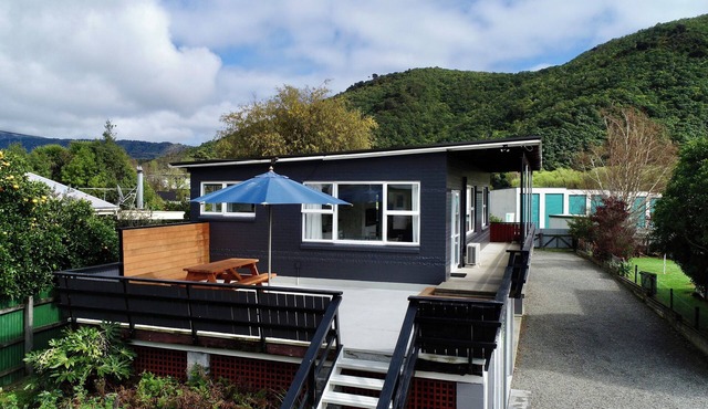 Sounds Good - Waikawa Holiday Home and Berth