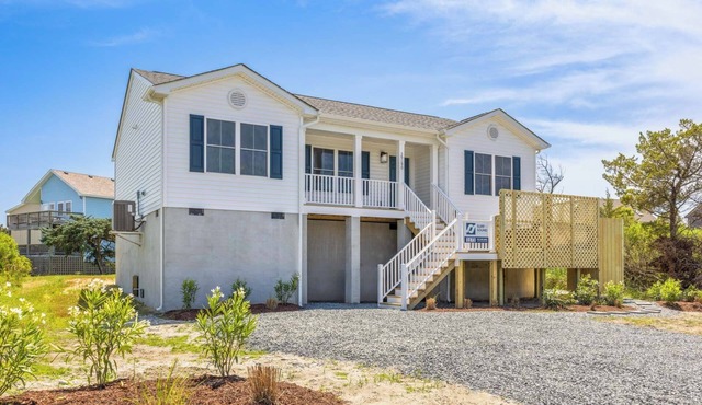 Soundside Dog Friendly Home in Avon with Hot Tub, Grill, and Smart TVs