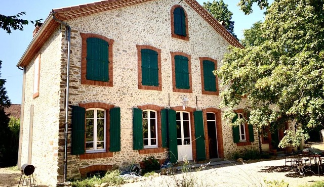 Sous le Tilleul de la Condomine, grand gite piscine privee