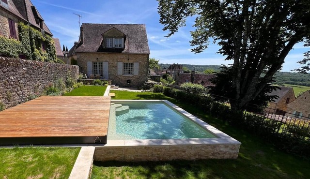 Sous le Tilleul - Unique holiday property set IN the famous bastide of Domme