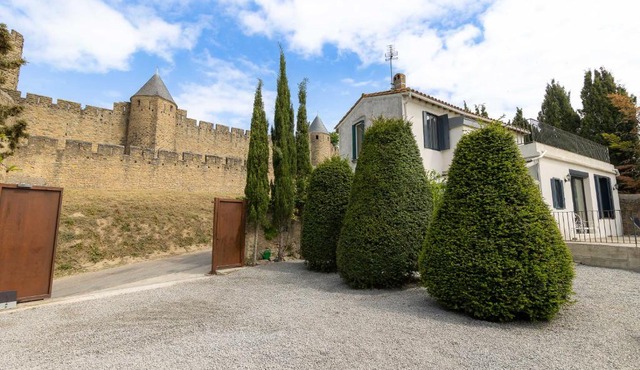Sous les remparts la maison Pimprenelle