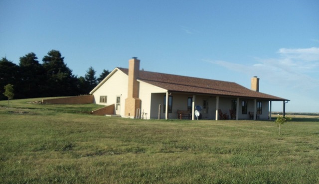 South 40 Lodge: Central Ks Lodging With Amazing Views & Sounds Of The Country