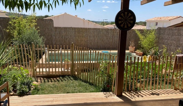 South air-conditioned detached house with private pool