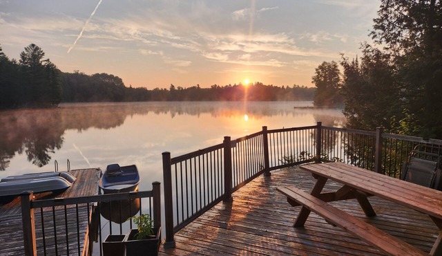 South Algonquin Cottage with magnificent lake views