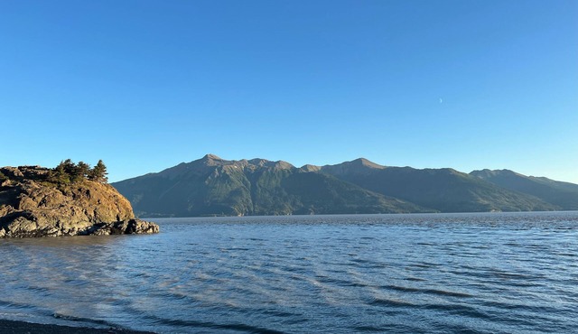 South Anchorage getaway with indoor gym!