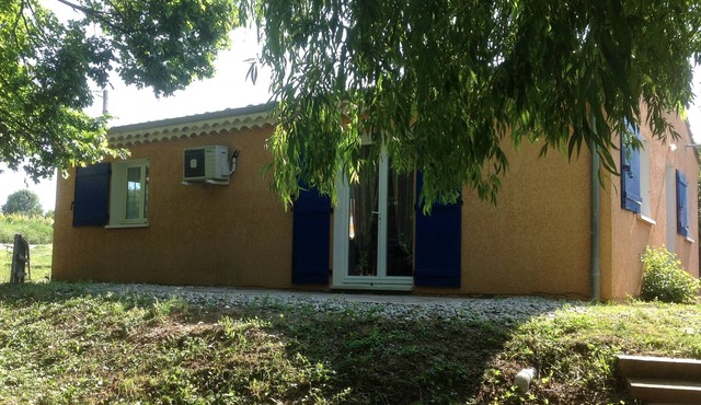 South Ardèche cottage in the countryside 5 minutes from Alba la Romaine for 6 people.