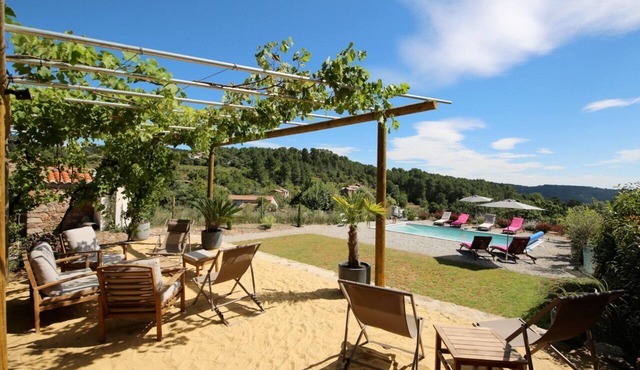 South Ardèche, charming house with swimming pool and magnificent view