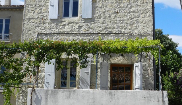 South Ardèche, in the heart of the village of Chandolas