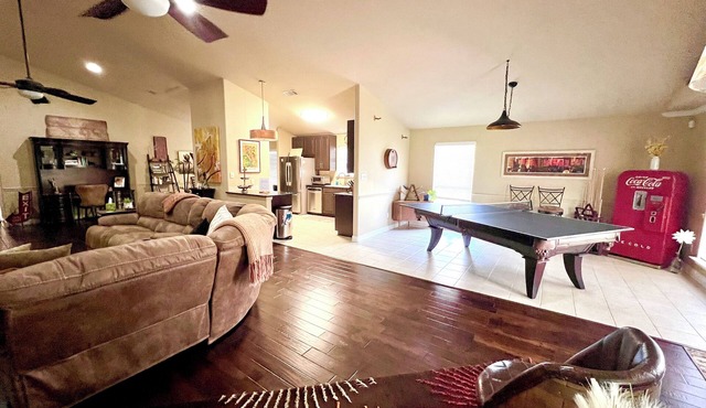 South Austin gem - Kickback and relax!
