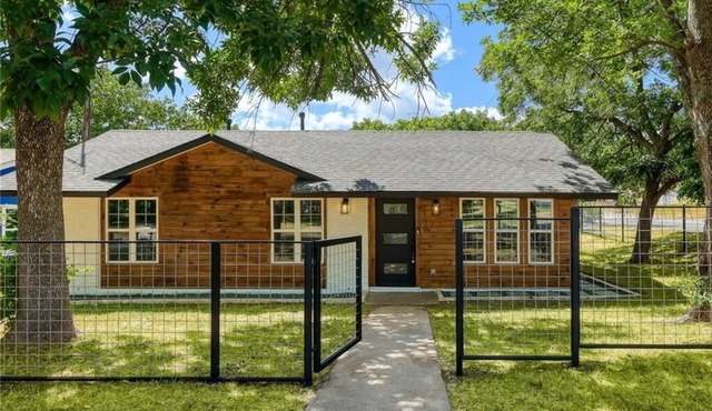 South Austin Modern Home.Great for Long Term Stays