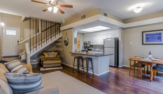South Austin Retreat! Nature, Fully Stocked, Pet Friendly