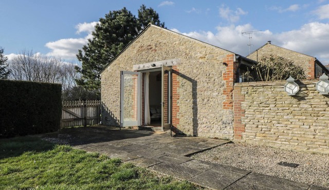 SOUTH BARN COTTAGE, family friendly in Stanford In The Vale
