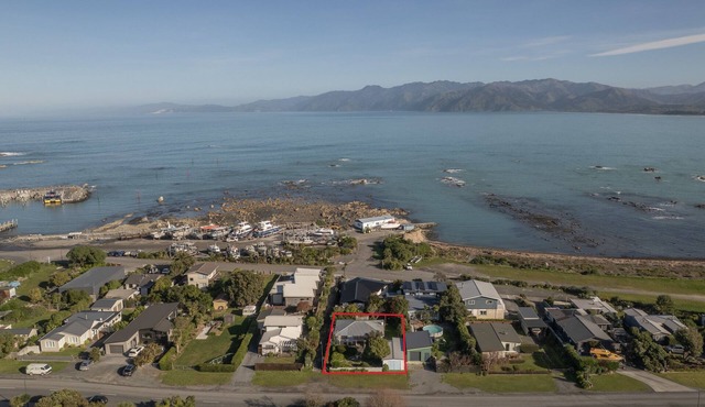 South Bay | Classic Kiwi Bach | Close to Beach - KK48126