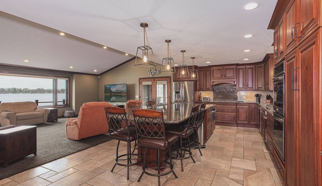 South Bay Lake Life - Spacious with Beautiful Lakeview's!