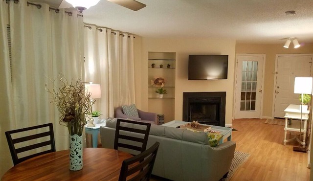 South Beach Condo, cute, cozy and clean.