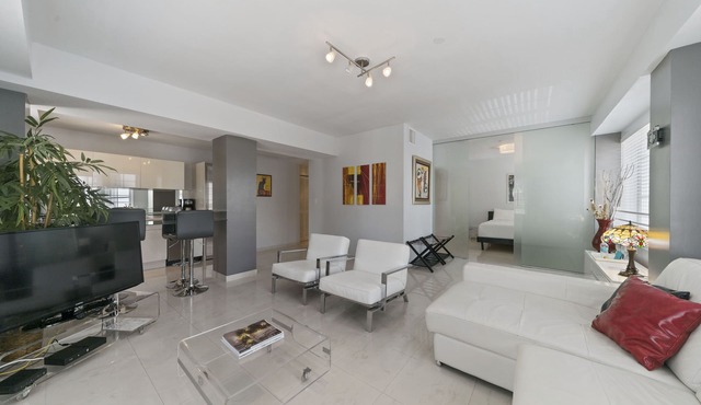 South Beach, Perfect Apartment, Oceanfront Building, Walk to Everything!