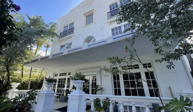 SOUTH BEACH SPOT: Heated POOL, 2BLOCKS to BEACH, BBQ, BEAUTIFUL PATIO.