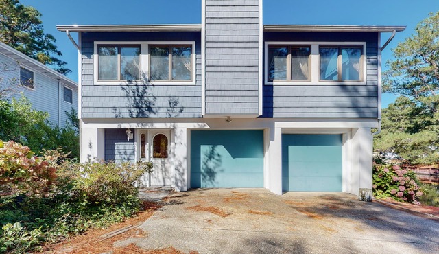 South Bethany canal-front house w/grill, boat dock, and outdoor shower