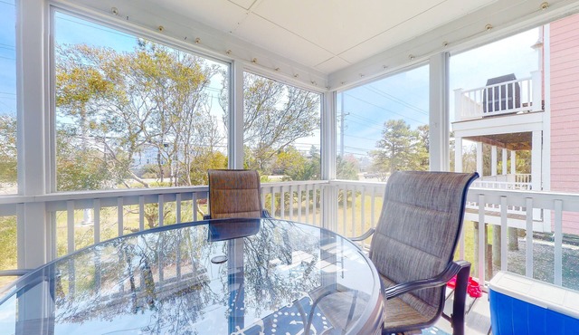 South Bethany home with private outdoor areas & great location near the beach