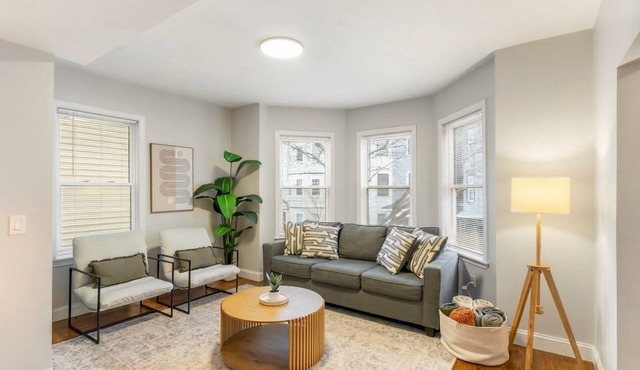 South Boston Dream 5BD/2Bath w/Sky Deck Near Airport