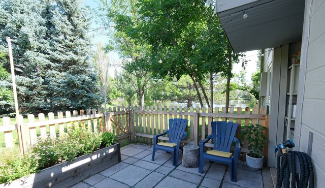 South Boulder townhome with wood burning stove, close to hiking trails.