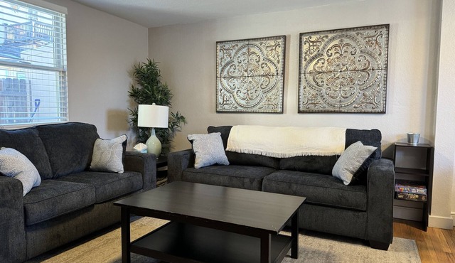 South Broadway getaway with Parking and Patio