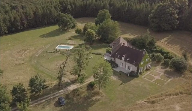 South Burgundy, swimming pool, sleeps 10 Nature, peace, views, culture