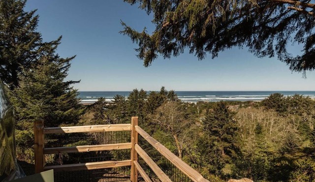 South Cape Dome - Accessible - Sleeps 4 - w/SHARED Luxury Bathhouse Access