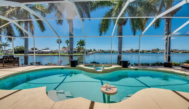 South Cape villas with fantastic views in a central location