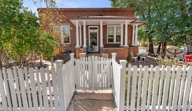 South Capital 5BD/3Bath/7Beds for 12! Heart of Santa Fe!