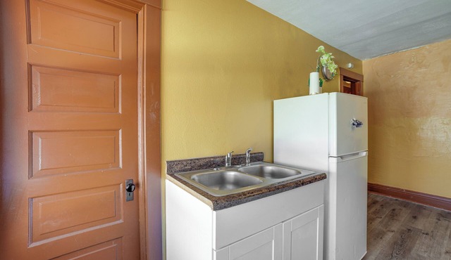 South Chicago Heights Apt: Pets Welcome!