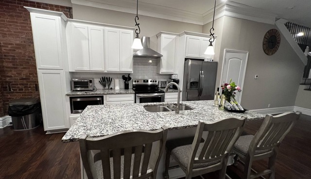 South City Historic Home w/private carport