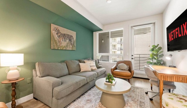 South Coast Serenity-Modern Amenities + Parking