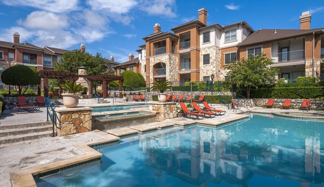 South Congress Austin Modern 2BR with Pool/Hot Tub, Convenient to Nightlife