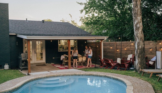 South Congress Austin -Wellness Escape-Private Pool, Yoga, Sauna & Outdoor Movie
