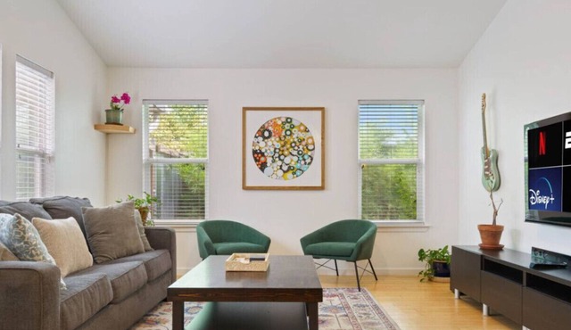 South Congress Living w/Gorgeous Porch & Backyard