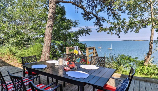 South Cottage: 2285-H Waterfront, Six Bedrooms, Free Boating Bonus!