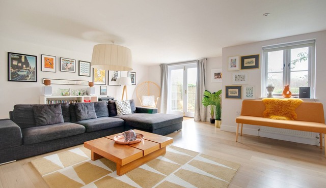 South Cottage - Five Bedroom House, Sleeps 9