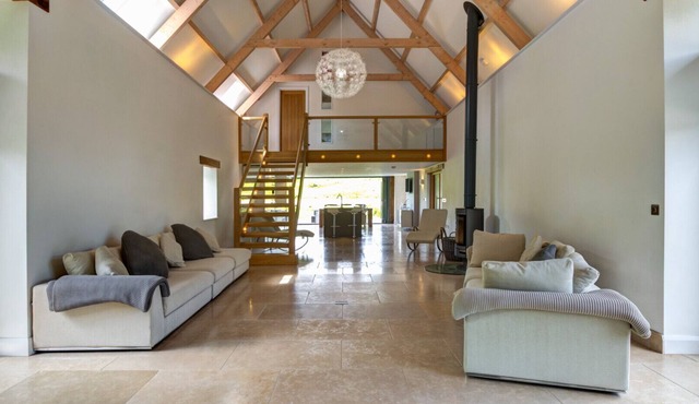 South Cuma - Four Bedroom House, Sleeps 10