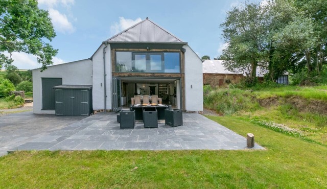 South Cuma - Four Bedroom House, Sleeps 10