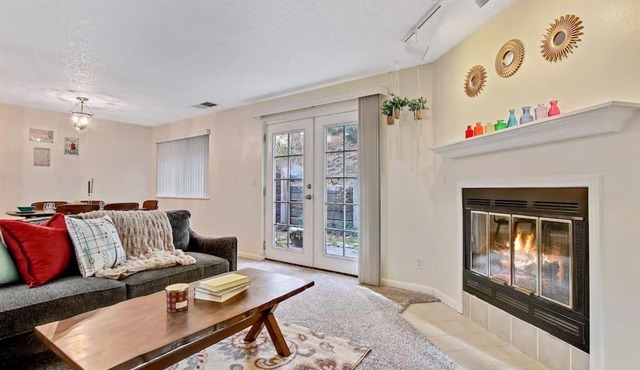 South East Boise - Updated Groovy Charmer - 3 bed